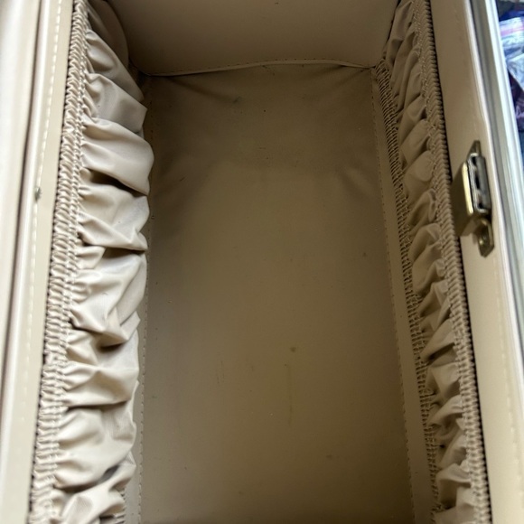 Samsonite Gold Travel Bag - Picture 6 of 13